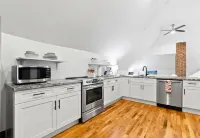 The Cloud Studio: Prime Downtown Location