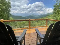 Secluded Luxury Cabin - Mountain Views, Fire Pit, Great Location! Sleeps 8.