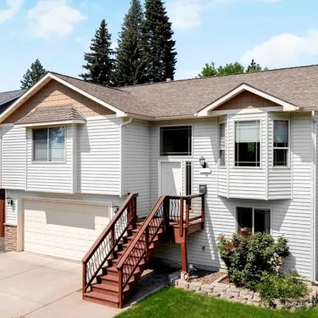 Centrally Located Home w/ Game Room - Pet Friendly w/ HUGE Yard
