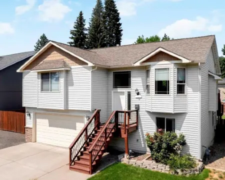 Centrally Located Home w/ Game Room - Pet Friendly w/ HUGE Yard