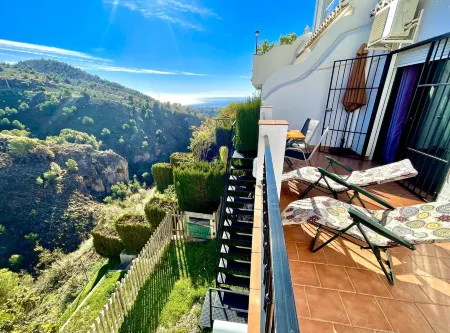 HOLIDAY RENTAL APARTMENT ... 5 KM TO THE NEAREST BEACHES, WIFI, SUNNY TERRACE. GARDEN