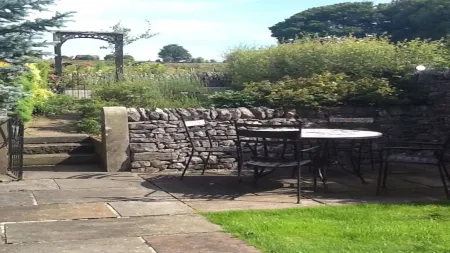 2 Bedroom Luxury Cottage close to Bakewell, in the stunning Peak District Отели в г. Овер Хаддон