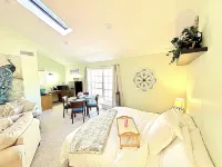 Resort-Style Studio on the Golf Course!