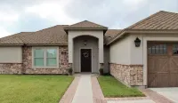 Charming & Cozy 4-bedroom Home