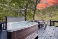 Riverfront - Hot Tub - kayaks - fire pits - 4 king beds - awesome views-wildlife