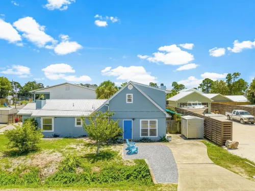Labor Day Weekend!~Walk to Beach~Fall Break~3 King & 2 Twin Bds~Quiet Area