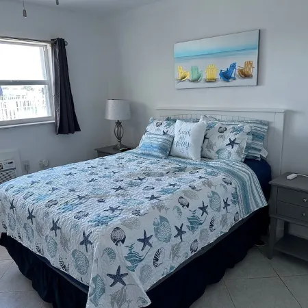 Cozy 1 bedroom 1 bath condo minutes from Sombrero beach.