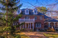 HUGE family Home!  Sleeps 27 comfortably.  3/10 mile from the Beach! Hotels in York Harbor