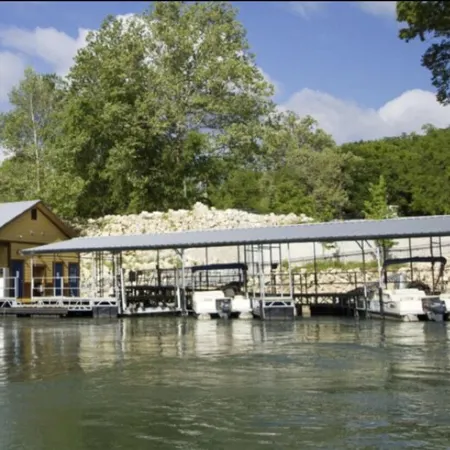 Farmhouse Charm in a Newly Renovated Lake View Walkout Condo! Marina 5 Min Away!