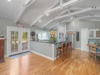 Luxury Riverfront Escape- Hot Tub & Fire Pit