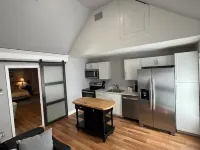 Private Oasis! Luxury King Bed! Walk To Restaurants!