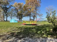 Newly remodeled in 2021. Cedar Point, beach access, park, fishing & more!