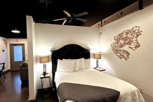 Haven at Hazel ~ Downtown Studio, stylish and centrally located on the square.