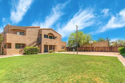 2BD Gated Condo, Pool, Patio, Near University of Arizona, Tucson AZ 🌵 Hotels near SEPHORA