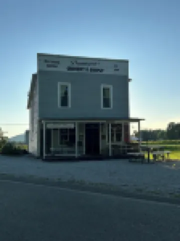 Cozy modern farmhouse w/ garage- Only 5 miles to Lake Cumberland!