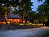 Cozy Lake Cabin located by the sandiest beach on Lake Texoma -Excellent  Fishing - Wifi