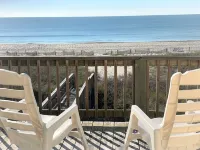 "Wine Down"-Oceanfront Duplex-4 Bedroom/3 Bathrooms and Swim Spa seats 9 people Hotels in Holden Beach