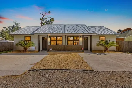 Easy. Clean. Simple.  Panama City Beach FL Отели в г. Аппер-Гранд-Лагун