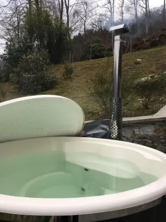 Beautiful rusticoat 7 km from Lake Orta with exclusive wood-fired Hot Tube