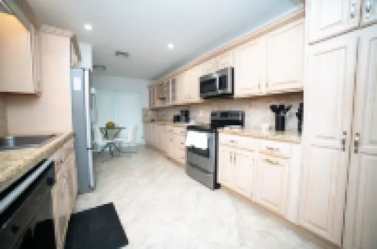 🏖Spacious Villa 🌴 4-Bedroom with Heated Pool 🤩🔥