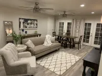 Adorable Brand New remodeled Tustin Cottage. Close to the 55/405/22 and 91 fwy. Hotels in Tustin