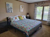 Lake Palestine Lakefront, Dock, Deck. 3 bd 2bt Large yard, Beautiful Sunrises