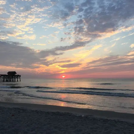 Beachfront 2Br Townhouse Ocean-View Balcony, Pool & Private Beach