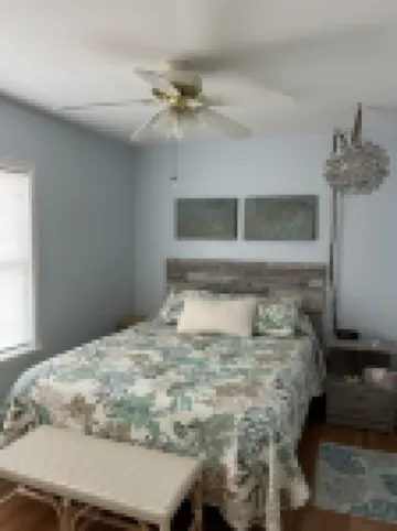 Restaurants, shopping, movie theater, beach + kayak launch in walking distance.