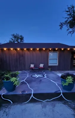 Adorable 2-bedroom guesthouse with free parking