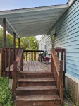 Peaceful and cozy newly remodeled mobile home, just 10 miles from South Haven!