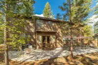 Luxury 7 Br Home / Hot Tub / Sharc Passes / AC / Wi Fi / Bikes