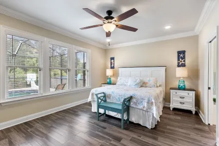 Salt water pool! AC & Heated game room! 3 Min to beach!2 King rooms