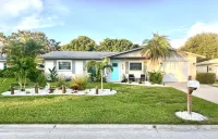 Barefoot Dreams 2 Bed 2 Bath Private Pool Home - Fenced In Yard -10 min to beach -  Habitaciones en casas particulares
