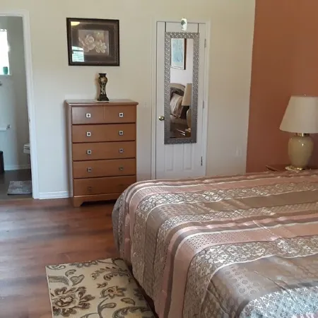 Beautiful 4 BR/2BA Private Pool Home Near Weeki Wachee Springs