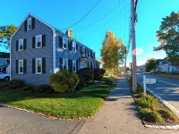 In-Town Kennebunk - walk to mult cafes/restaurants/shops! Beaches 6 mins away!