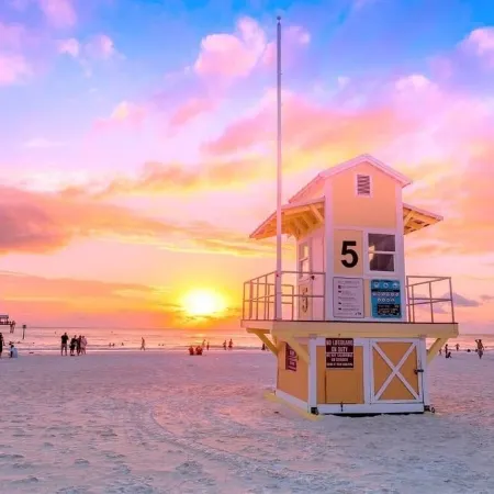 5 min Beaches~Mini Golf~Pool Table~Pets~KING BED +