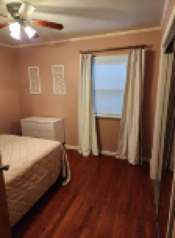 Beautiful 5 bedroom home only minutes from UIUC