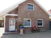 House by the lake, swimming, fishing, boat, sauna, pet, WLAN. Hotels in Grossefehn