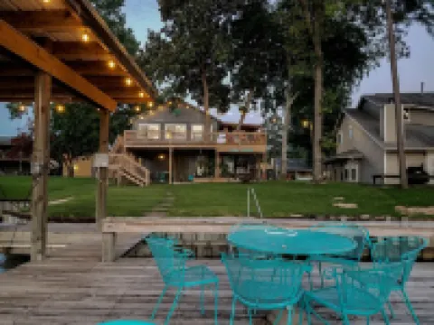 ‣ Lake Livingston Waterfront House, Sunset views. Deep water, Fishing, Kayaking.