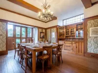 Gorgeous Arts & Craft period house with 8 ensuite bedrooms