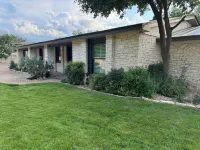 Lakeway Waterfront,  Lake Travis, Private Dock & Hot Tub Hotels in Lakeway