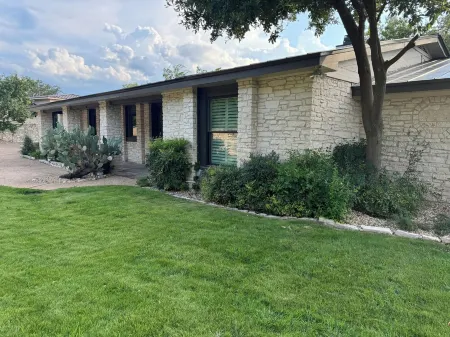 Lakeway Waterfront,  Lake Travis, Private Dock & Hot Tub