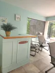 BEACH GETAWAY- 9 MIN FROM THE BEACH