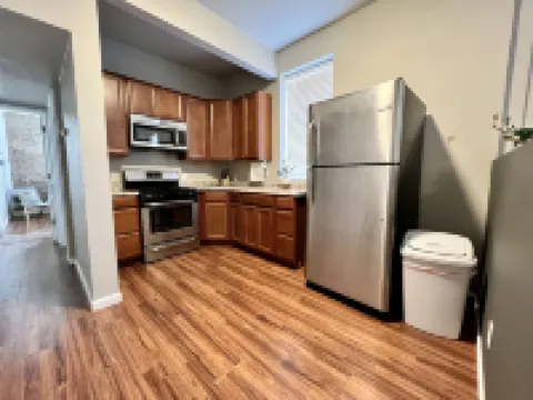 Tower Grove Pet Friendly 1 Bedroom - 4 mi to SLU & Barnes - Shared Laundry