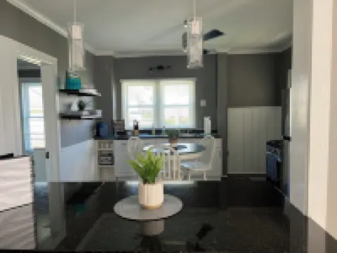 2 Bedroom Apartment Walking distance to downtown Lake Geneva