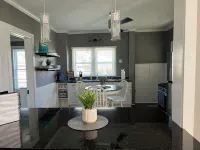 2 Bedroom Apartment Walking distance to downtown Lake Geneva