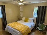 Holly Hideaway - Dog-Friendly Close to Beach & Downtown with Golf Cart!!!