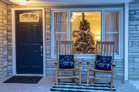 King Bed-Hot Tub-Arcade! Perfect for couples and families. Close to I-71. Hotels in Oldham County