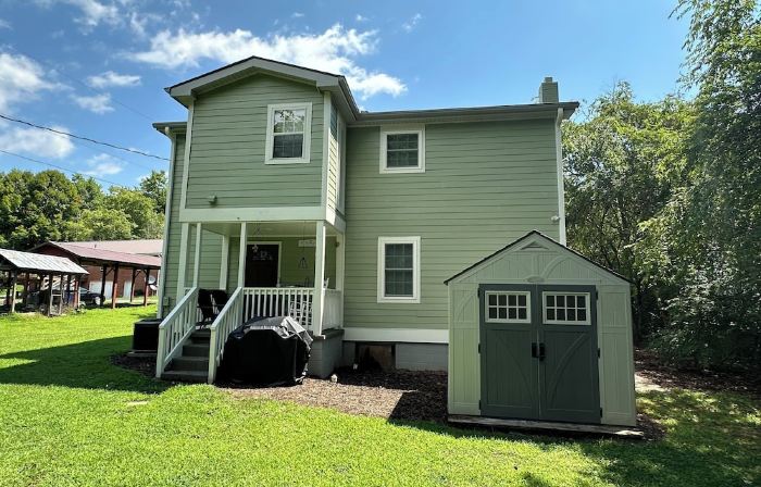 Creekside House Near Pisgah Forest Entrance and Brevard