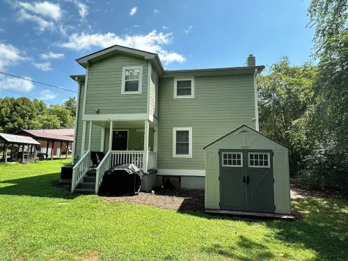 NEW VRBO!! CREEKSIDE HOUSE NEAR PISGAH FOREST ENTRANCE AND BREVARD